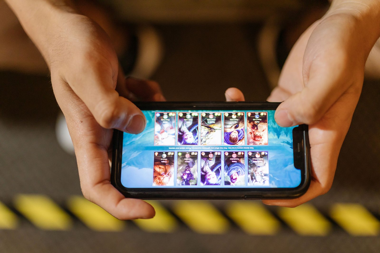 Capture du jeu Pro des Mots sur smartphone, avec une grille de lettres colorées et des mots à former.